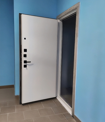 Панель из МДФ на внутренней стороне Панель из МДФ на внутренней стороне