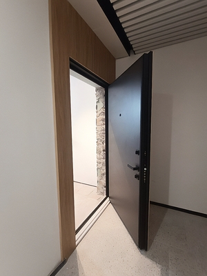 Дверь с верхней вставкой