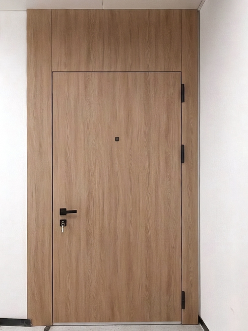 Дверь с верхней вставкой Дверь с верхней вставкой