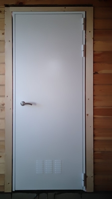 Дверь в котельную частного дома (Медвежье озеро) Дверь в котельную частного дома (Медвежье озеро)