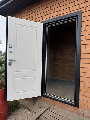 Уличная дверь в дом Уличная дверь в дом